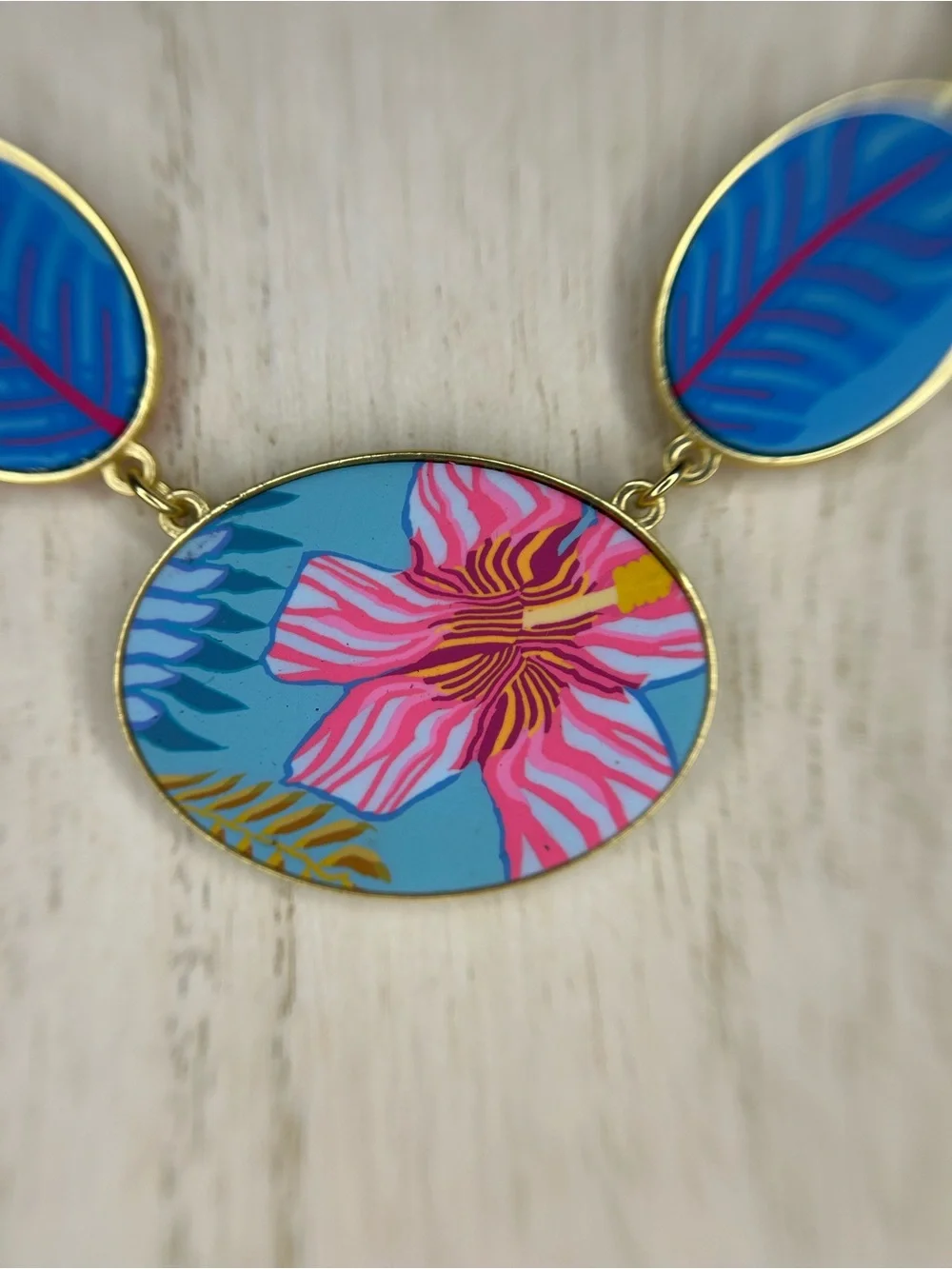 Jilzarah Paradise Island Cobblestone Floral Necklace Reversible Like New